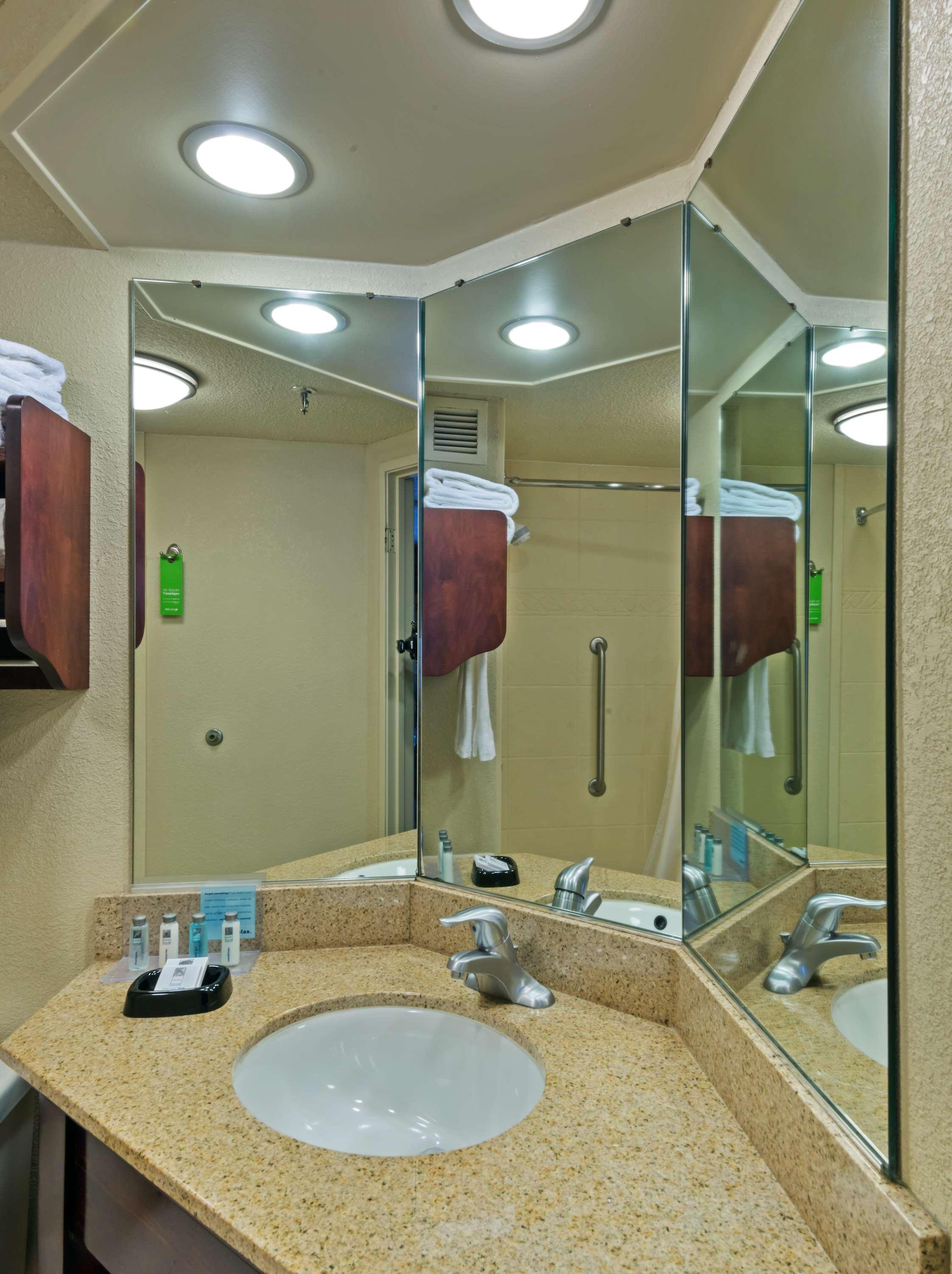 Hampton Inn I-10 & College Drive Baton Rouge Exterior photo